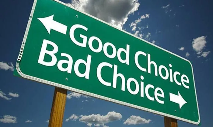 Road sign reading Good Choice and Bad Choice