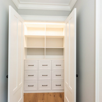 Office-Reach-In-Closet-1