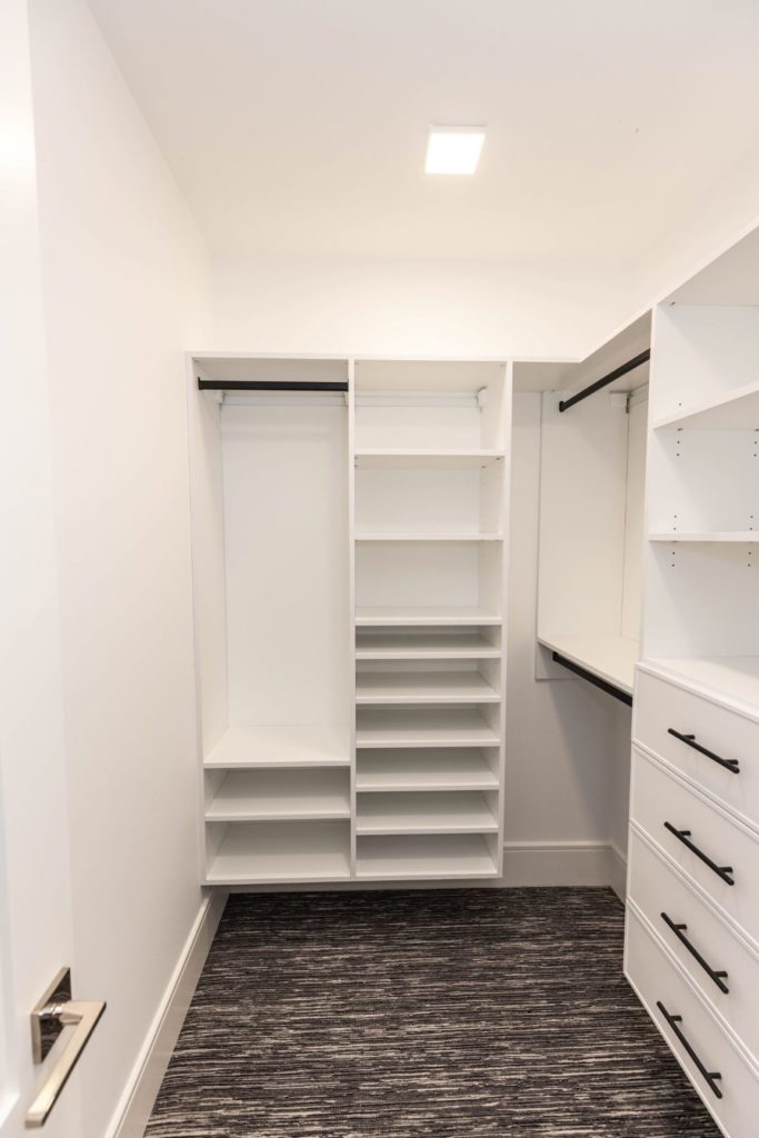 small walk in closet dimensions